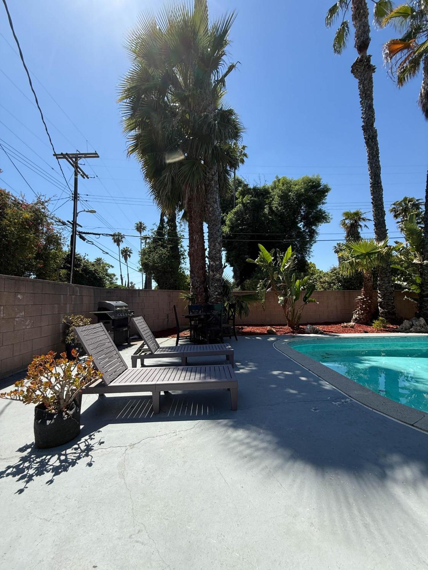 Luxurious 4br House With Swimming Pool -fb Holiday home