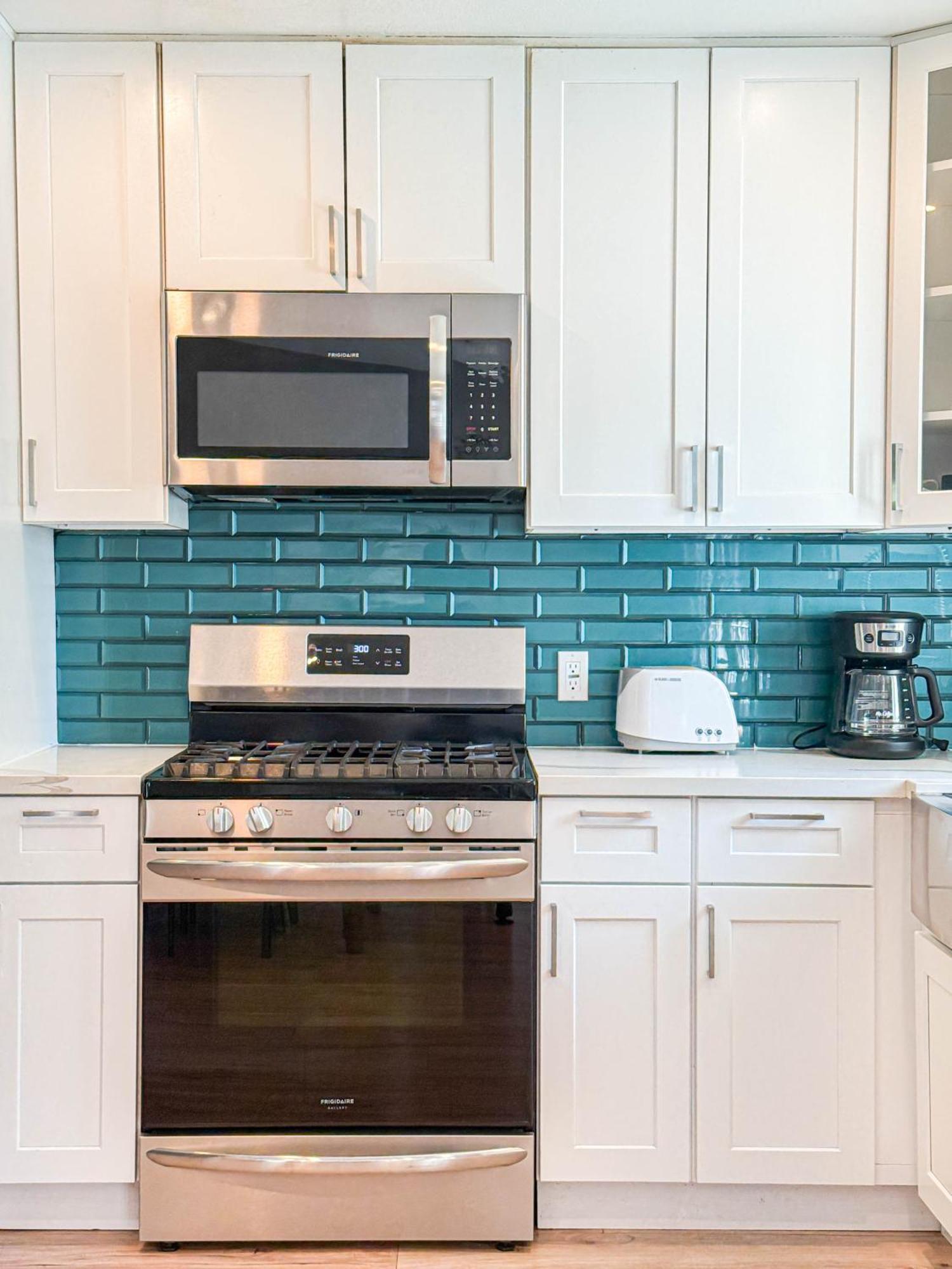 Luxurious 4br House With Swimming Pool -fb Holiday home Los Angeles